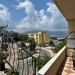 Eid Mar אכסניה Vlorë
