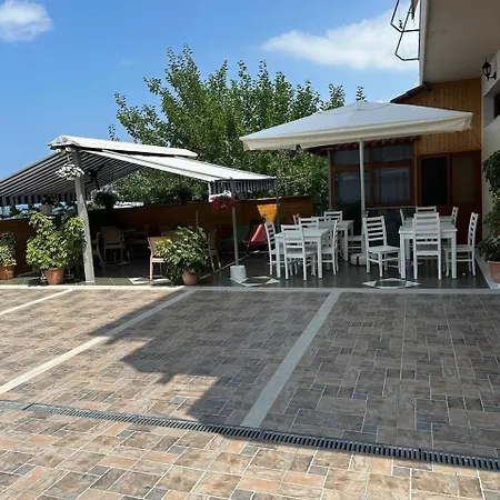 Eid Mar Hostel
